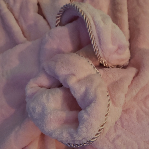 Sculpted Floral Robe - Picture 3 of 3